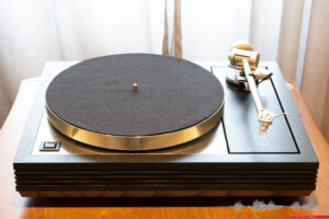 Linn Klimax LP12 black fluted plinth